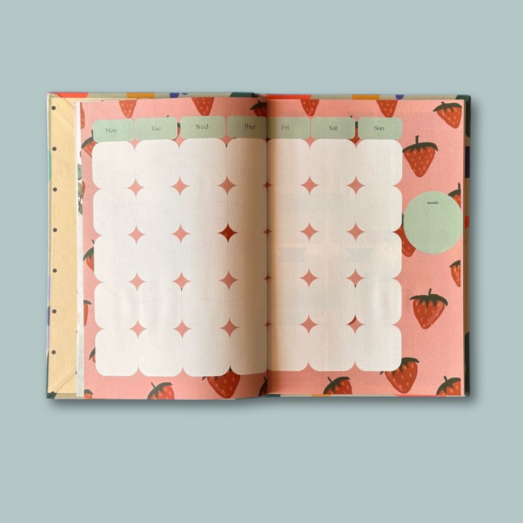 Monthly spread with strawberries pattern design
